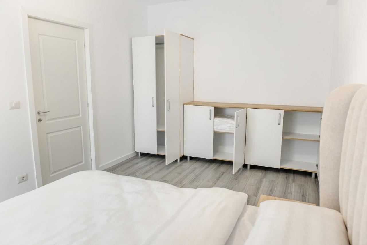 Samplus Central Apartment Craiova Exterior foto